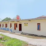 Spot On 92930 Syifa Guest House Syariah